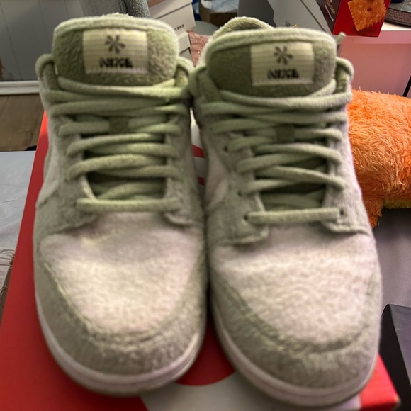 honeydew dunks - Picture 1 of 3